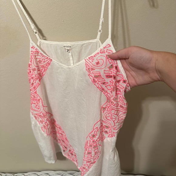 🍒 En Creme Tank Top With Cutouts White Pink Size Medium - Picture 4 of 4